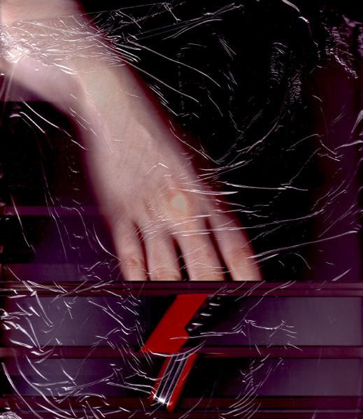 Celloscan : Emballée 1, main coupée, couteau suisse, effet "glitch"